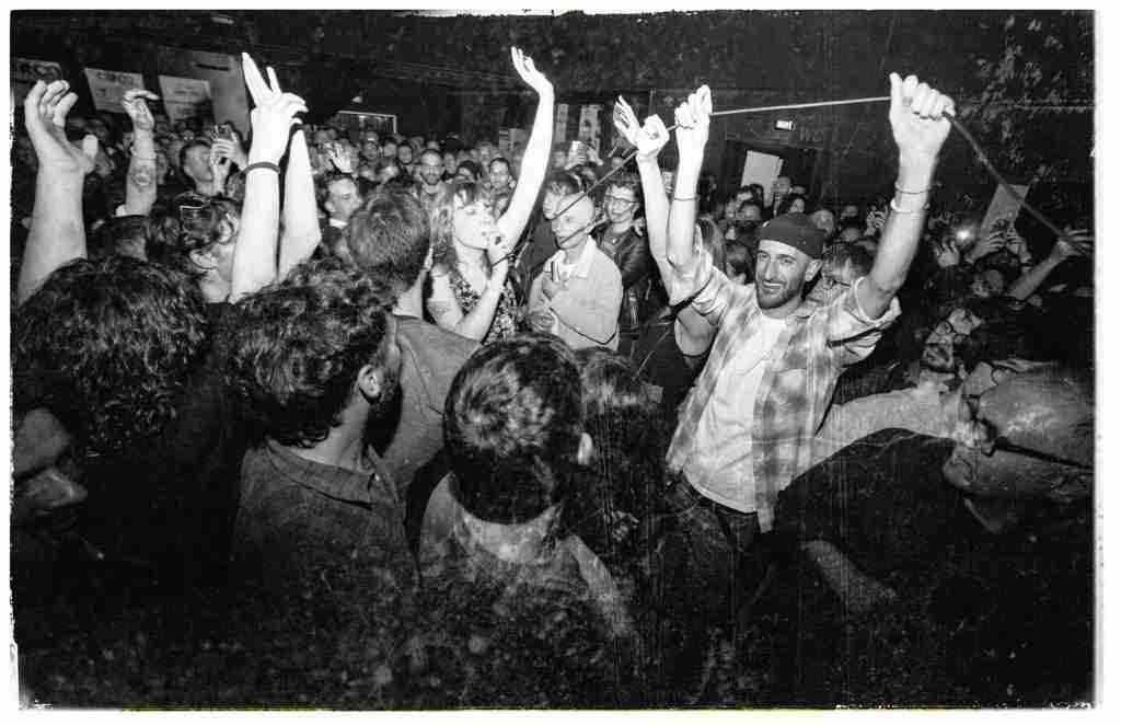 DITZ + MOTHER GIRAFFE live a Catania