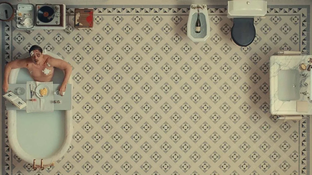 Una immagine dal trailer de La Trama Fenicia il nuovo film di Wes Anderson