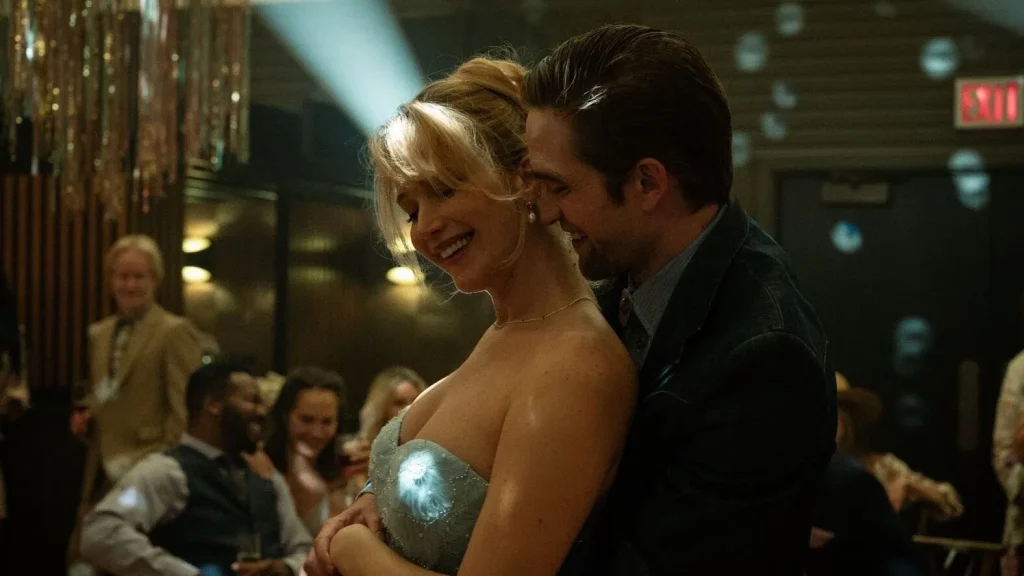 Jennifer Lawrence e Robert Pattinson in Die My Love