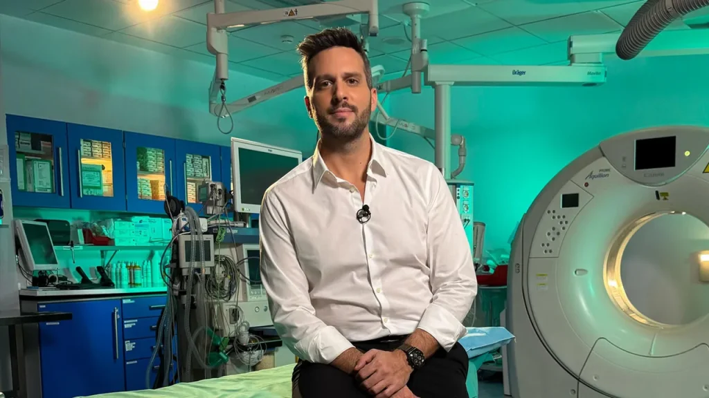 Gaetano Pecoraro conduce Le Iene presentano La Cura