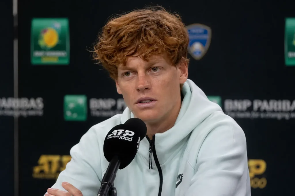 Jannik Sinner in conferenza stampa al Masters 1000 di Madrid 2026 mentre apre al forfait agli Internazionali di Roma