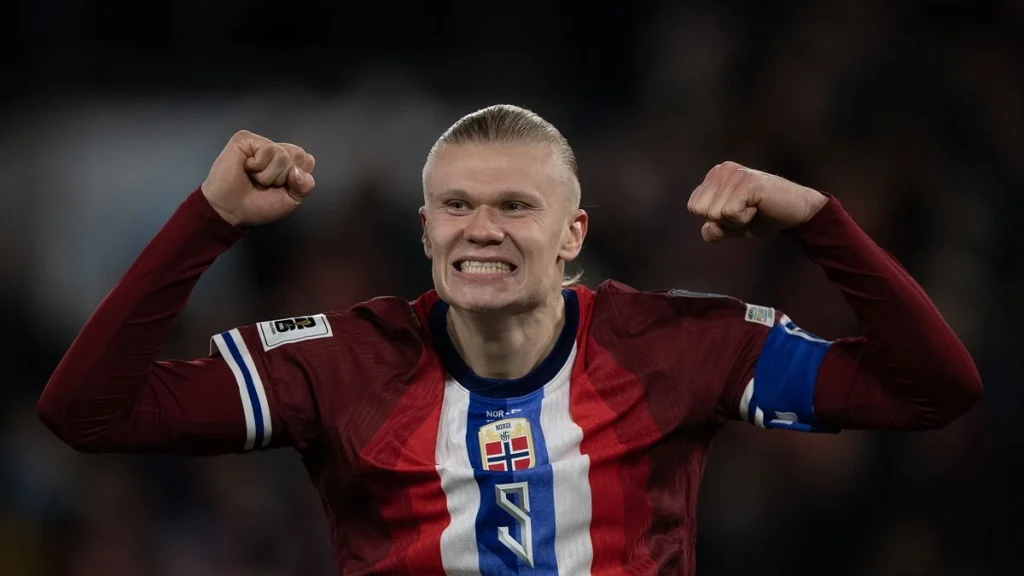 Erling Haaland esulta dopo la doppietta contro il Senegal al Mondiale 2026, portando la Norvegia ai sedicesimi
