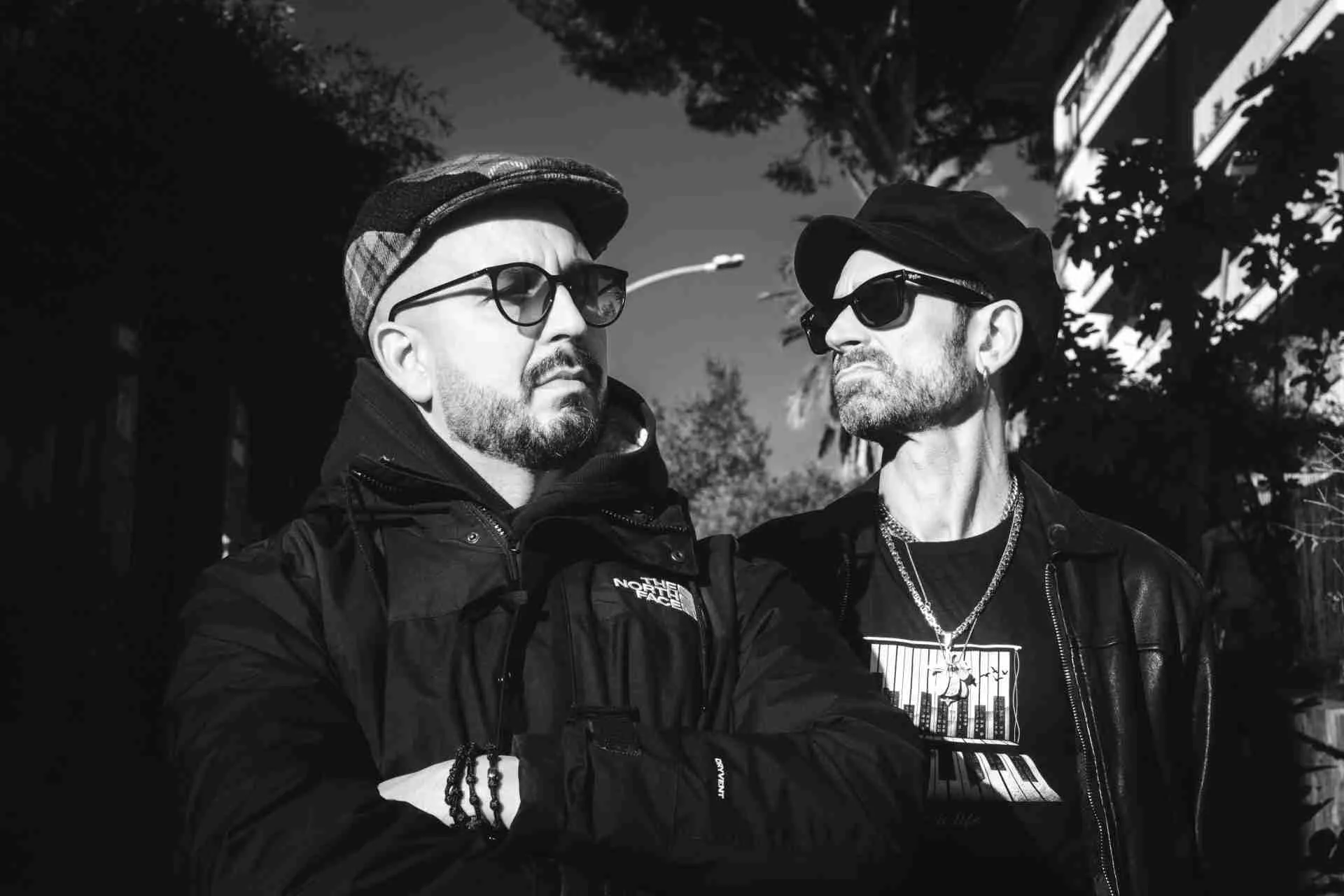con solo per un attimo i vie senza nome trasformano la nostalgia in musica da Atomheartmagazine.com con solo per un attimo i vie senza nome trasformano la nostalgia in musica