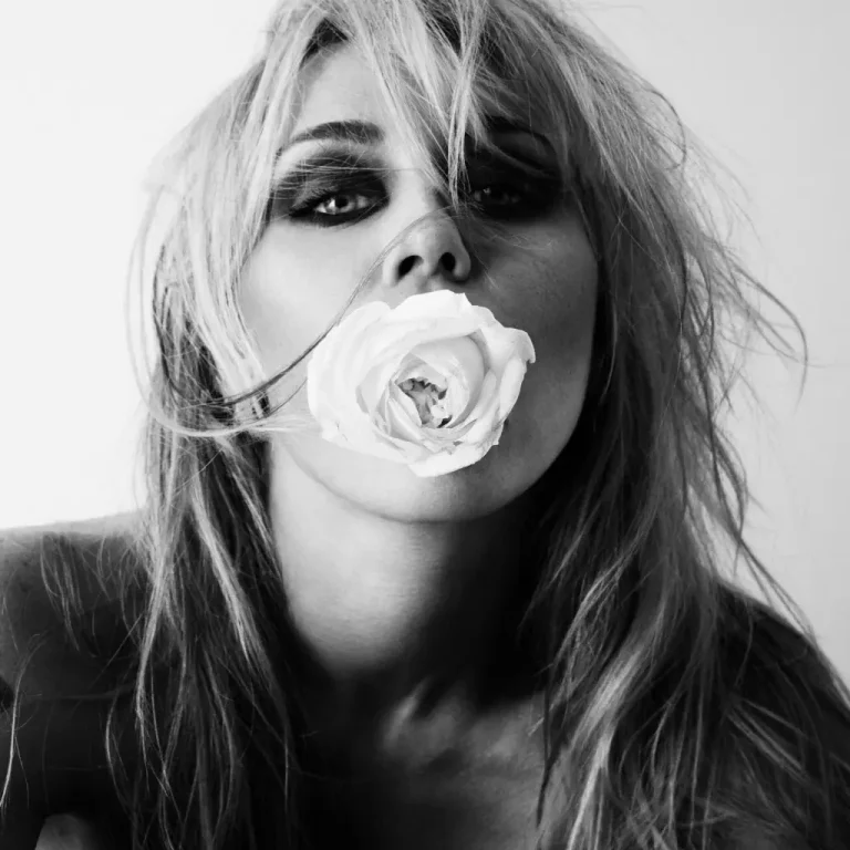 Copertina dell'album Bass Persuades di Miley Cyrus in uscita il 18 settembre 2026